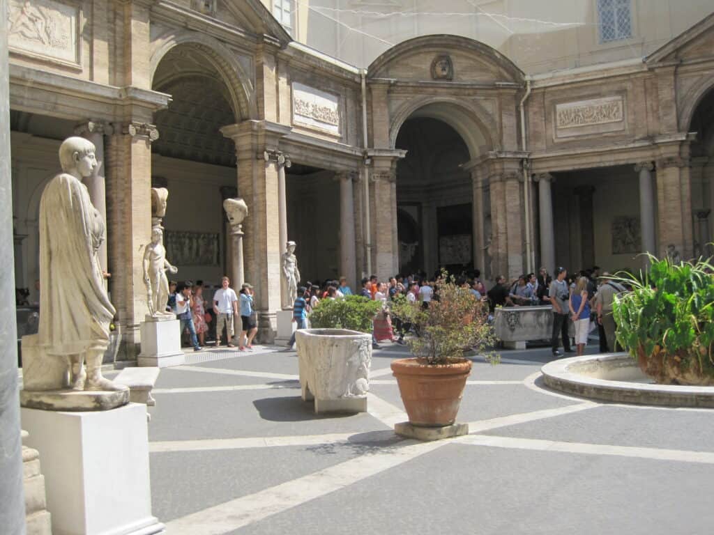 outdoor courtyard at vatican museums.